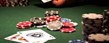 Người dùng Việt Nam đang chơi live casino baccarat trực tuyến trên điện thoại tại g99